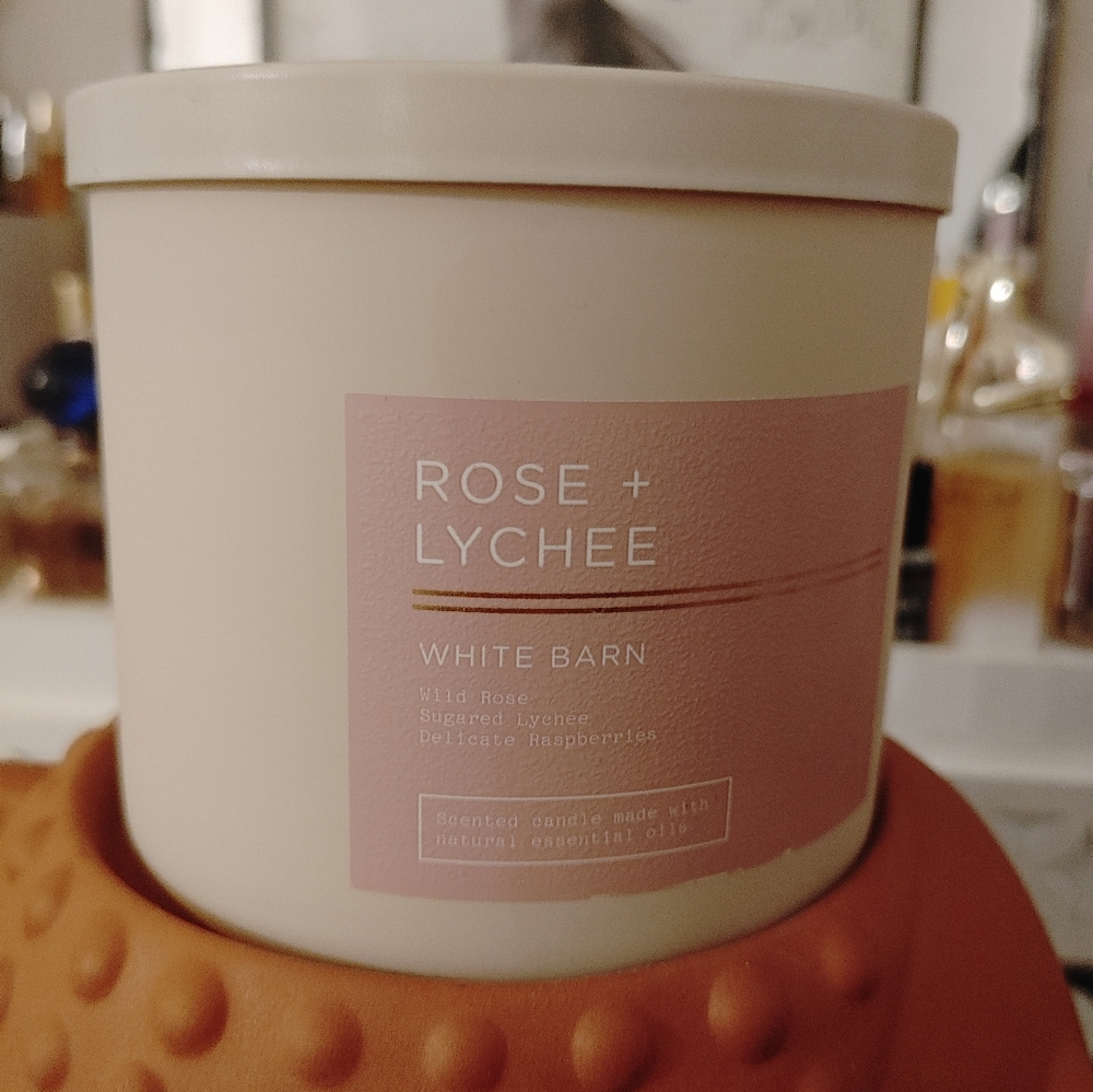 BATH & BODY WORKS 3 WICK CANDLE ROSE & LYCHEE